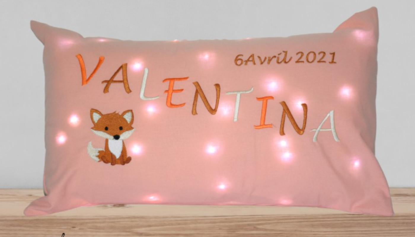 Coussin personnalisé avec prénom : quelle tendance !